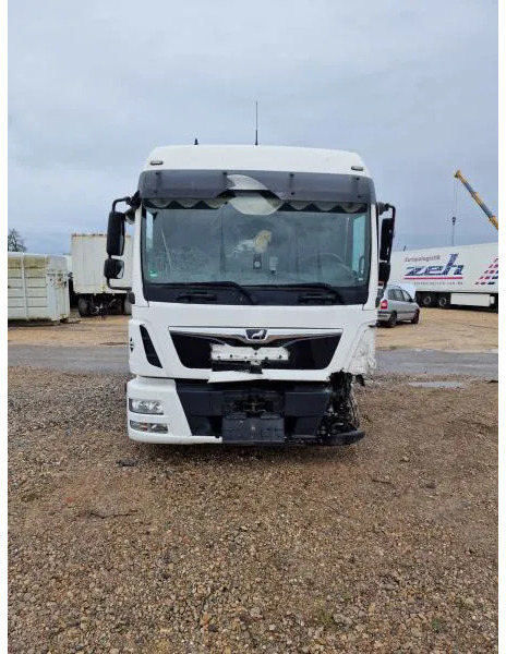 Skåpbil MAN BL UNFALL Koffer Langes Haus Klima