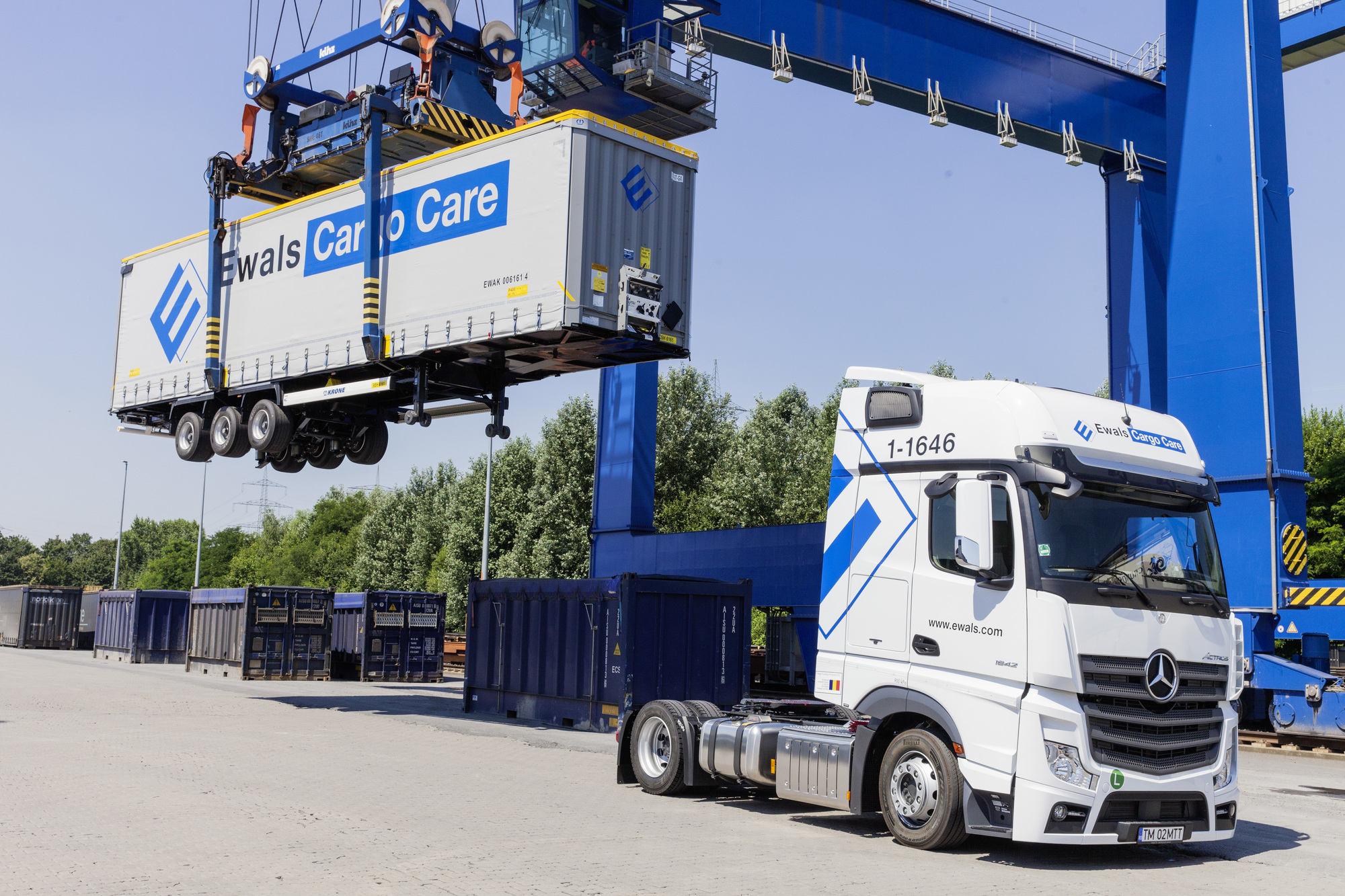 EWALS TRADE & SERVICES B.V. - fordon till salu undefined: bild 1