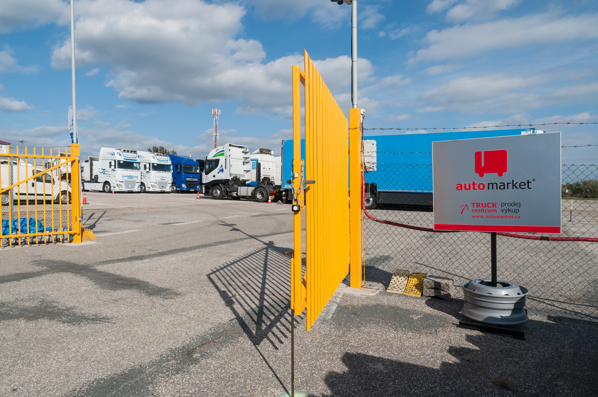 AUTOMARKET TRUCKS s.r.o. - fordon till salu undefined: bild 3