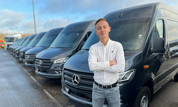 Busvan - Transportbilar - växellåda: automatisk undefined: bild 3