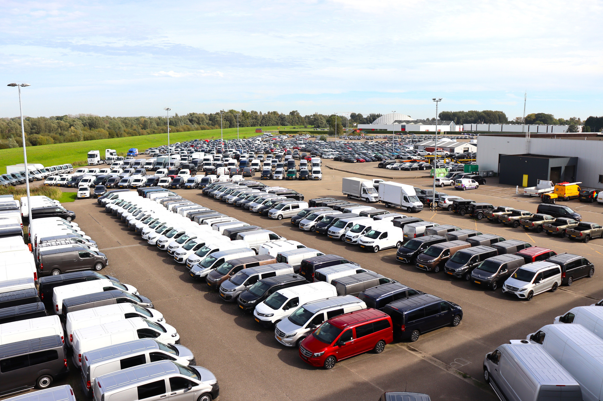 Busvan - Transportbilar - växellåda: automatisk undefined: bild 2