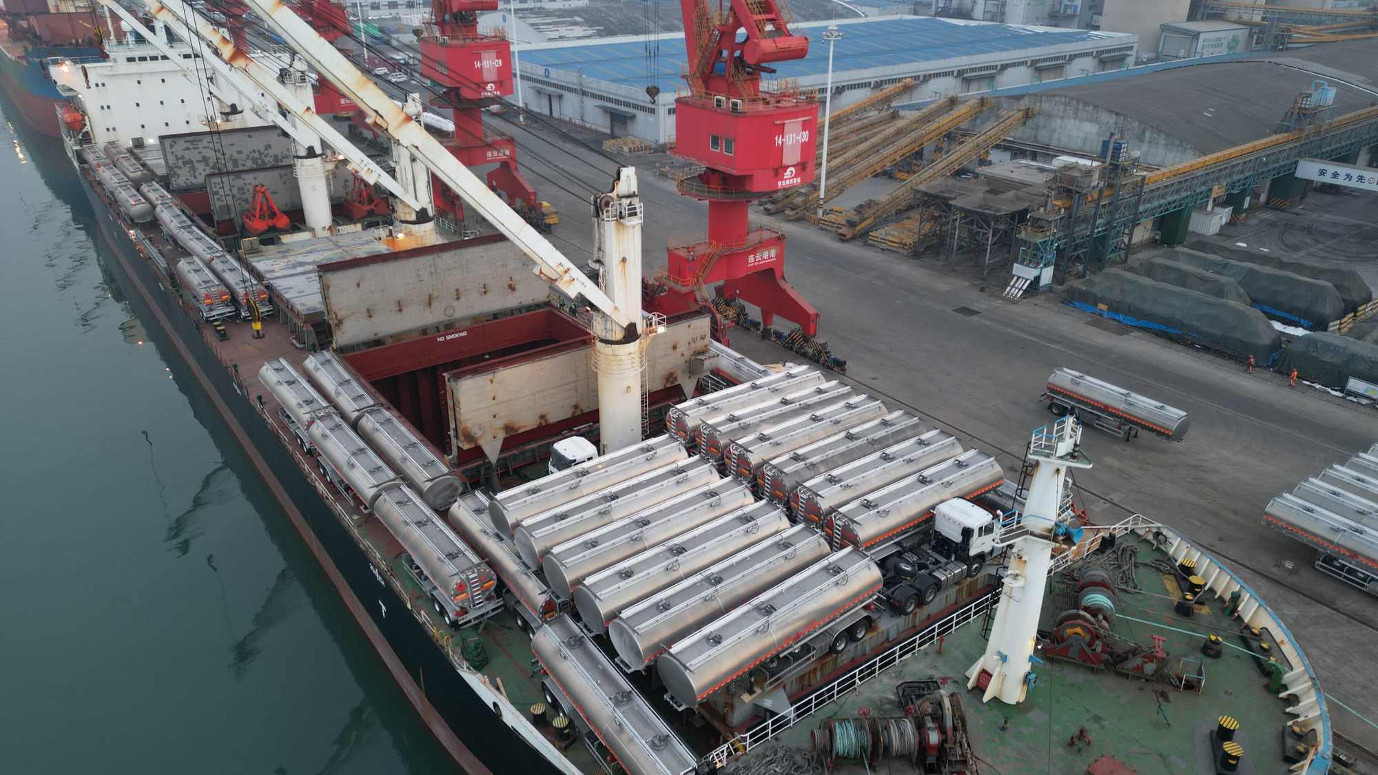 Qingdao Higher Weight Trade Co. LTD - Lastbilar SINOTRUK - 6x4 undefined: bild 2