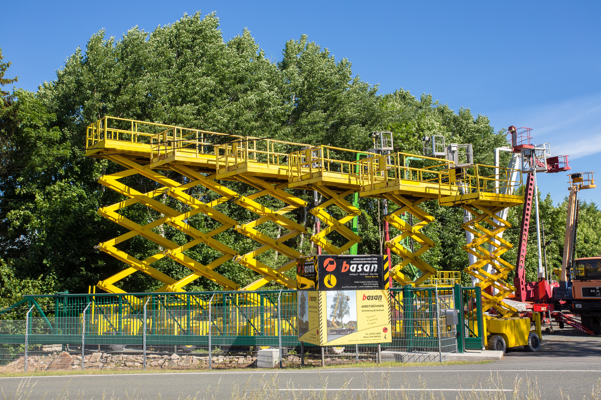 BASAN GmbH - Lastbilar MERCEDES-BENZ - kran, växellåda: manuell undefined: bild 1