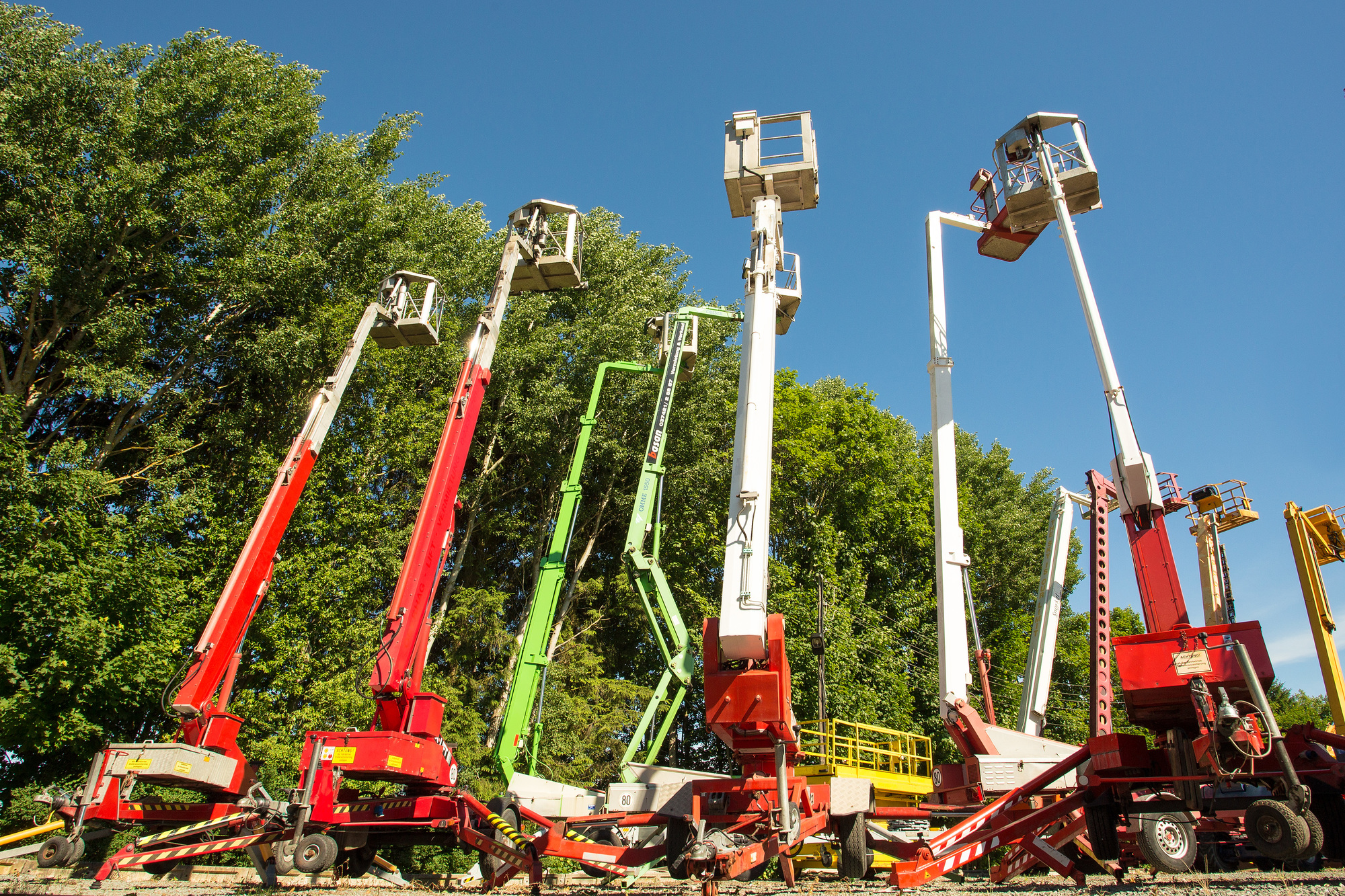 BASAN GmbH - Lastbilar MERCEDES-BENZ - kran, växellåda: manuell undefined: bild 2