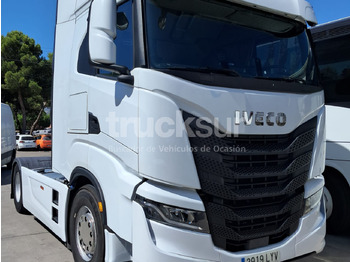Dragbil IVECO S-WAY