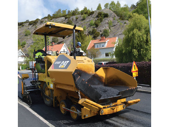 Asfaltläggare CATERPILLAR AP300F
