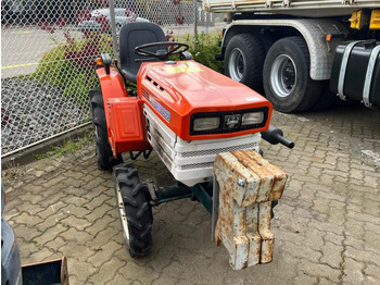 Minitraktor KUBOTA Trecker 1400 Diverse mit Zapfwelle am Heck und Heuwender: bild 4 Minitraktor KUBOTA Trecker 1400 Diverse mit Zapfwelle am Heck und Heuwender: bild 4