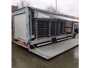 Lastbil med skåp MAN 26.372