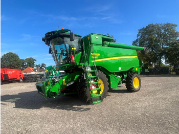 Skördetröska JOHN DEERE T560