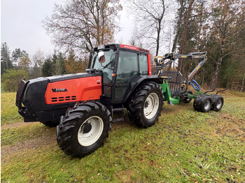 Traktor VALTRA 6200