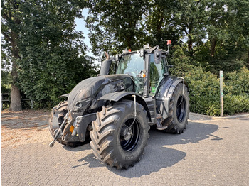 Traktor VALTRA T214