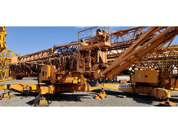 Självresande tornkran POTAIN