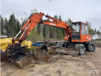Grävmaskin på däck ATLAS
