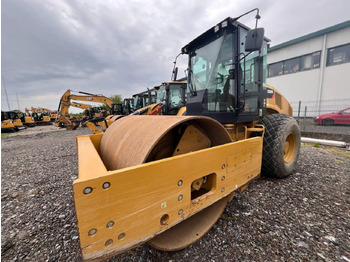 Kompaktor CATERPILLAR CS64B