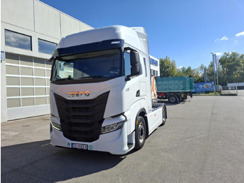 Dragbil IVECO S-WAY