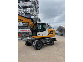 Grävmaskin på däck LIEBHERR A 918