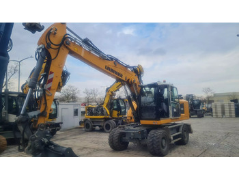 Grävmaskin på däck LIEBHERR