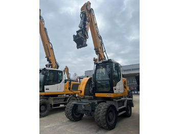 Grävmaskin på däck LIEBHERR A 916