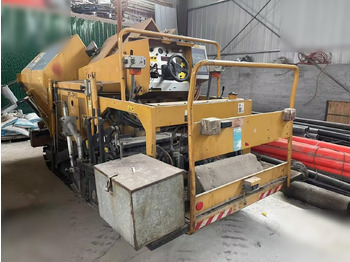 Asfaltläggare CATERPILLAR