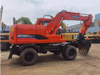 Grävmaskin på däck DOOSAN DH150W-7