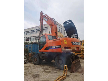 Grävmaskin på däck DOOSAN DH210W-7