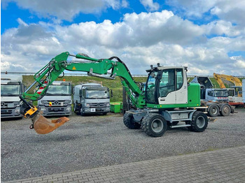 Grävmaskin på däck LIEBHERR A 912