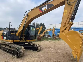 Bandgrävare CATERPILLAR 320D2