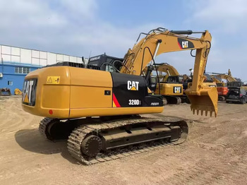 Bandgrävare CATERPILLAR 320D2