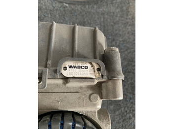 Bromsventil för Lastbil 1867005   DAF XF 106 truck: bild 2