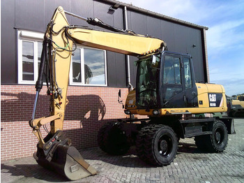 Grävmaskin på däck CATERPILLAR M316D