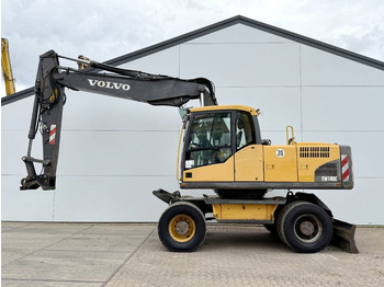 Grävmaskin på däck VOLVO EW180