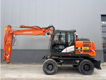 Grävmaskin på däck HITACHI ZX140W-5