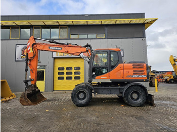 Grävmaskin på däck DOOSAN DX140W