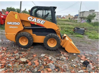 Kompaktlastare/ Slirstyrda lastare CASE