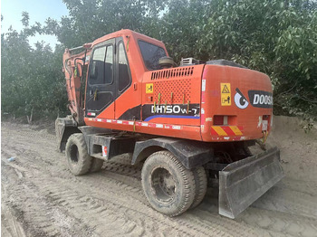 Grävmaskin på däck DOOSAN DH150W-7