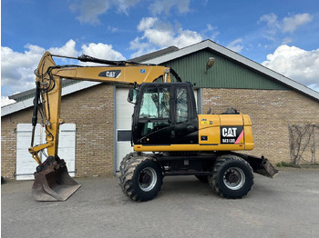 Grävmaskin på däck CATERPILLAR M313D