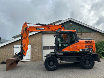 Grävmaskin på däck DOOSAN DX140W-5