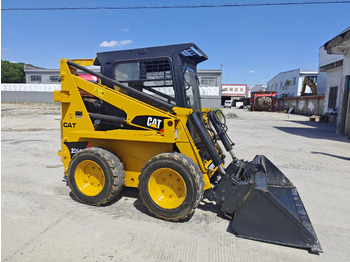 Kompaktlastare/ Slirstyrda lastare CATERPILLAR 226