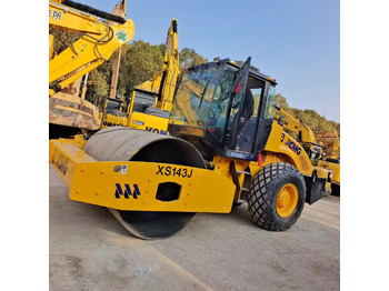 Kompaktor XCMG XS143J