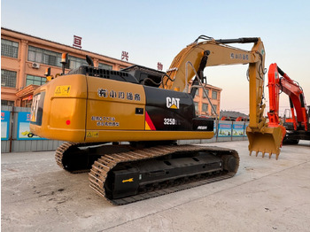 Bandgrävare CATERPILLAR 320D2