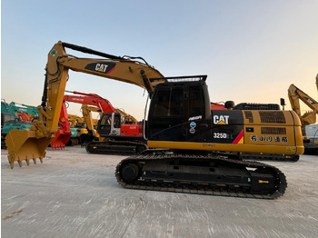 Bandgrävare CATERPILLAR 320D2