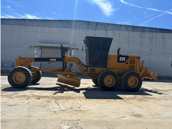 Väghyvel CATERPILLAR 140K