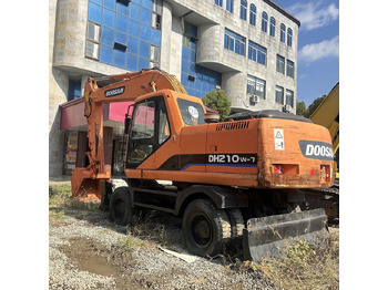 Grävmaskin på däck DOOSAN DH210W-7