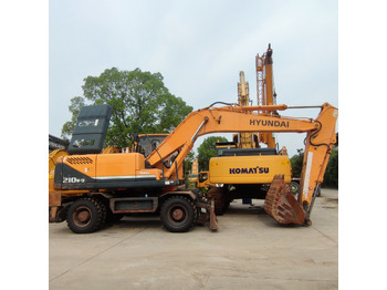 Grävmaskin på däck HYUNDAI