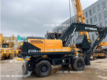 Grävmaskin på däck HYUNDAI