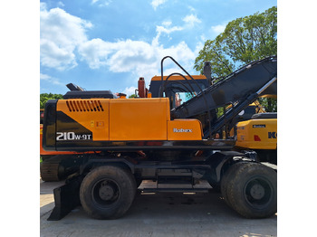 Grävmaskin på däck HYUNDAI