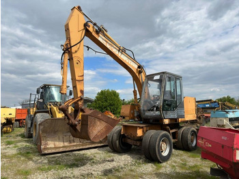 Grävmaskin på däck CASE 588