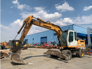 Grävmaskin på däck LIEBHERR A 900