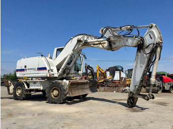 Grävmaskin på däck NEW HOLLAND