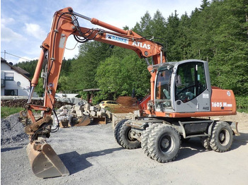 Grävmaskin på däck ATLAS